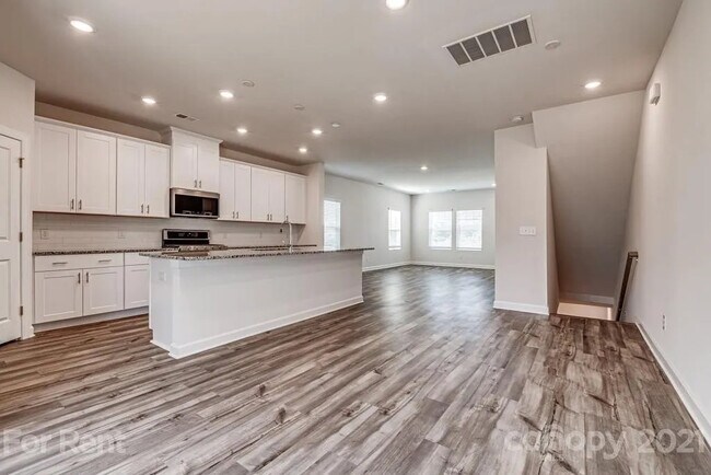 Foto del edificio - Room in Townhome on Tears Ln