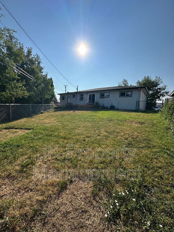 Building Photo - 710 48th St S