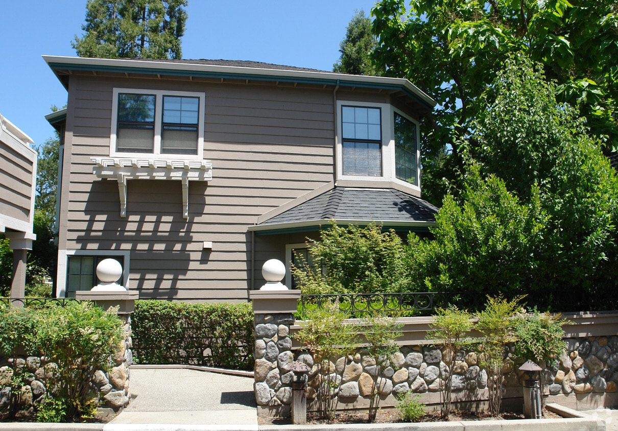 Building Photo - 918 Dewing Ave