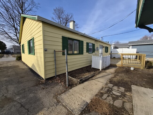 Building Photo - 5309 W Hill Dr