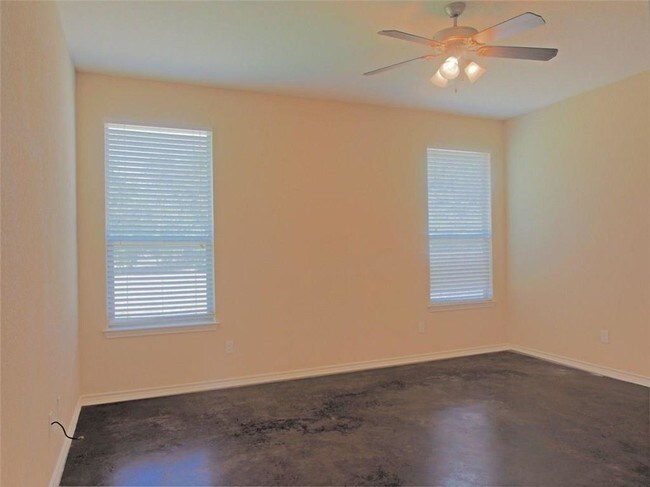 Building Photo - 105 Flat Creek Dr