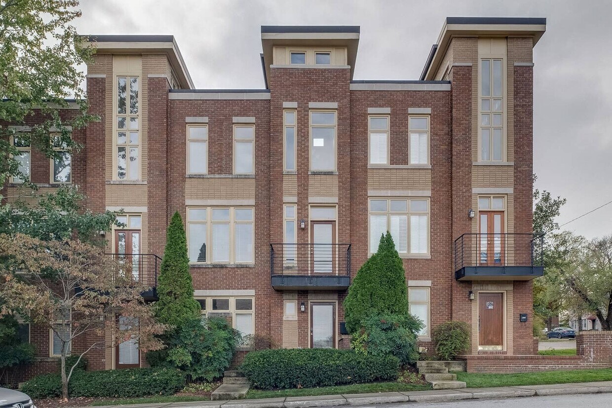 Hamilton Townhomes - 2215 Portland Ave