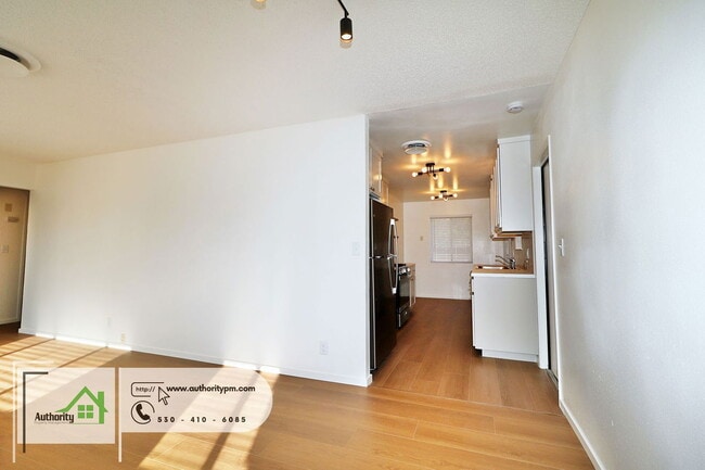 Building Photo - 2042 Neptune Terrace