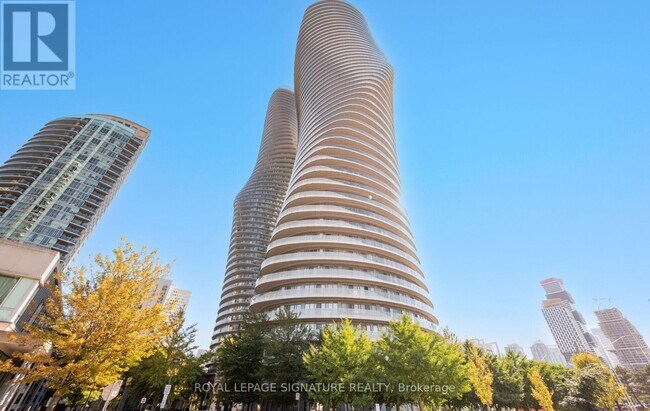 Photo du bâtiment - 60 Absolute Ave