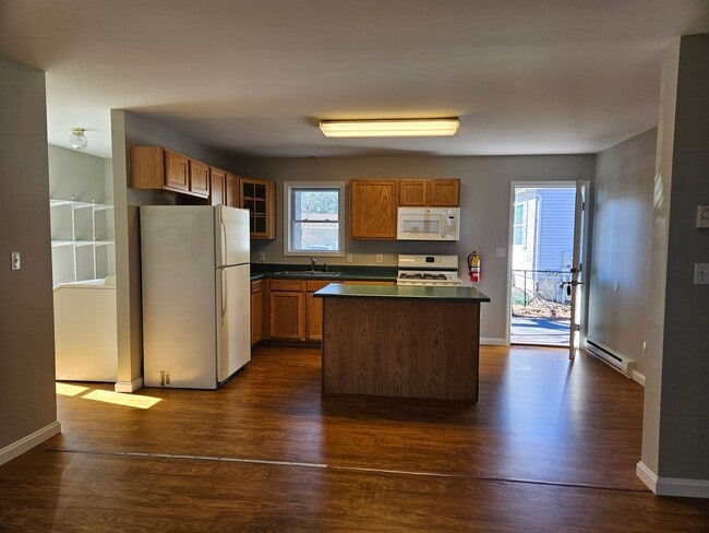 Foto del edificio - 2 Bedroom House Available November 10 2025