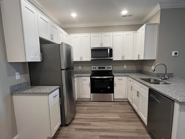 Building Photo - 361 Hillview Mls Blvd