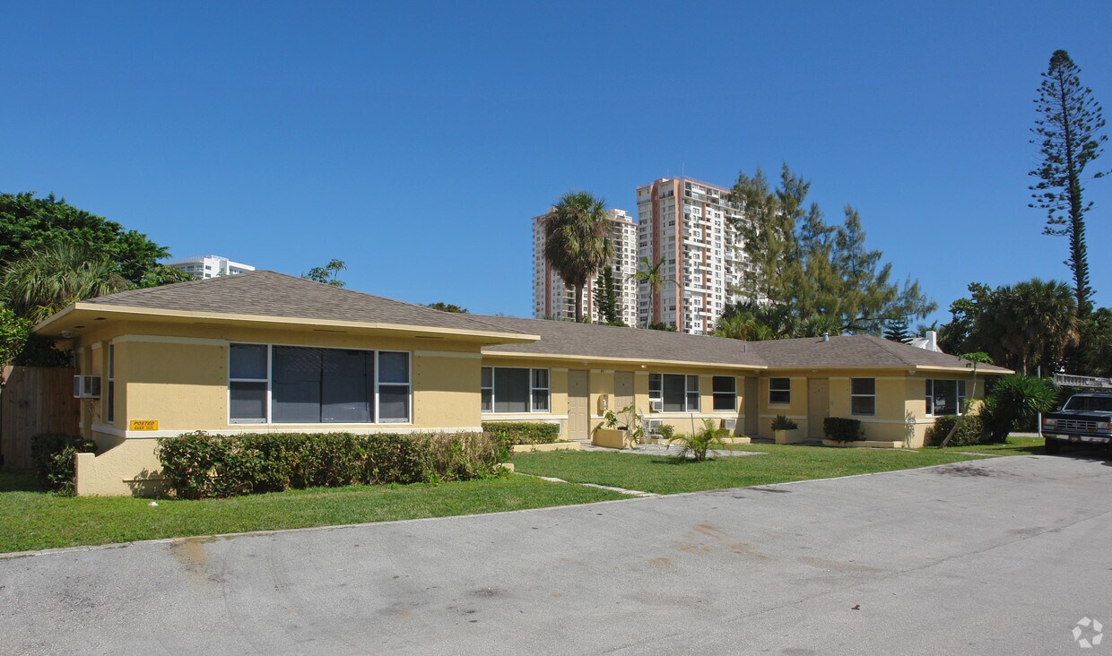 Primary Photo - 313 Hibiscus Ave