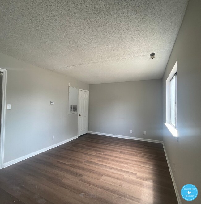 Foto del edificio - 1501 Chapel Hill Rd