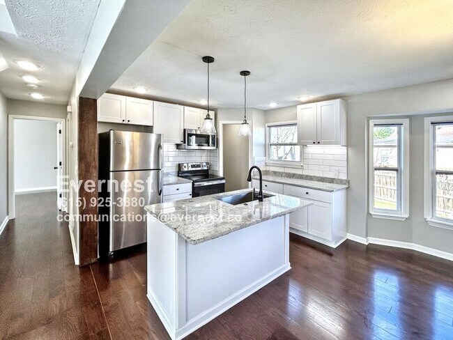 Foto del edificio - 608 N Greenwood Ext