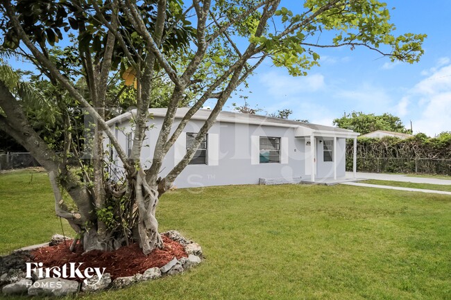 Foto del edificio - 14640 Tyler St