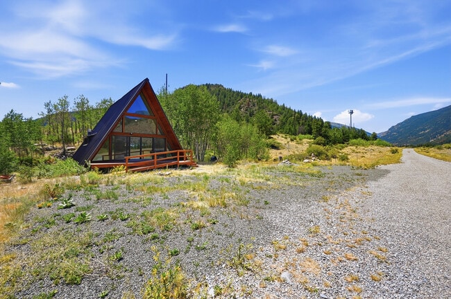 Foto del edificio - 77 Snowplow Ave