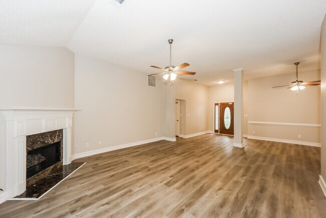 Foto del edificio - 33 Arbor Cove Dr
