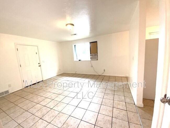 Foto del edificio - 2523 S Lakecrest Dr