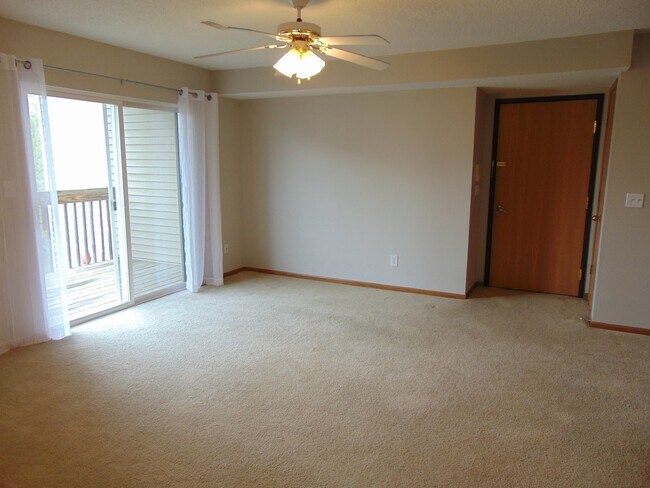 Foto del edificio - 10151 Sutton Dr