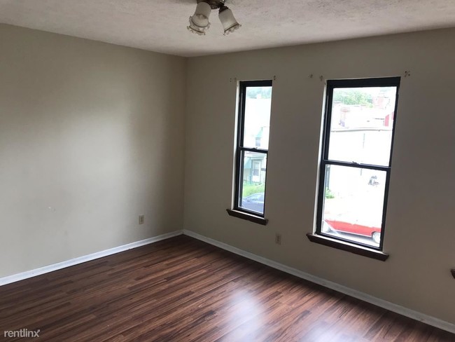 Building Photo - 2 br, 1 bath House - 116 Rochelle St