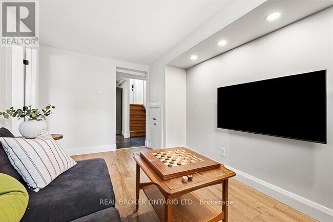 Photo du bâtiment - 2061 Featherston Dr