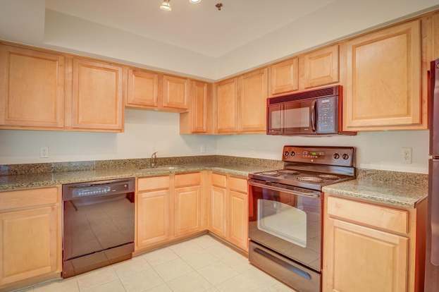 Building Photo - 3179 Summit Square Dr