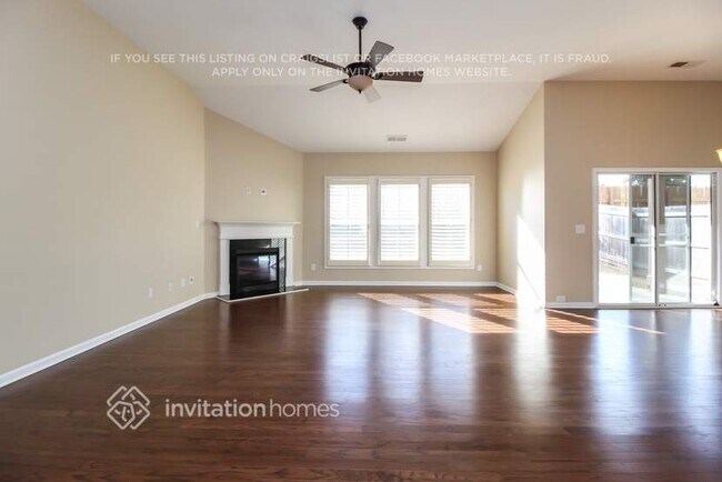 Foto del edificio - 921 Upland Ives Dr