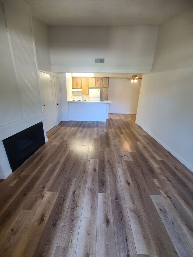 Primary Photo - Spacious 2BD/1BA Centrally Located!! Centr...