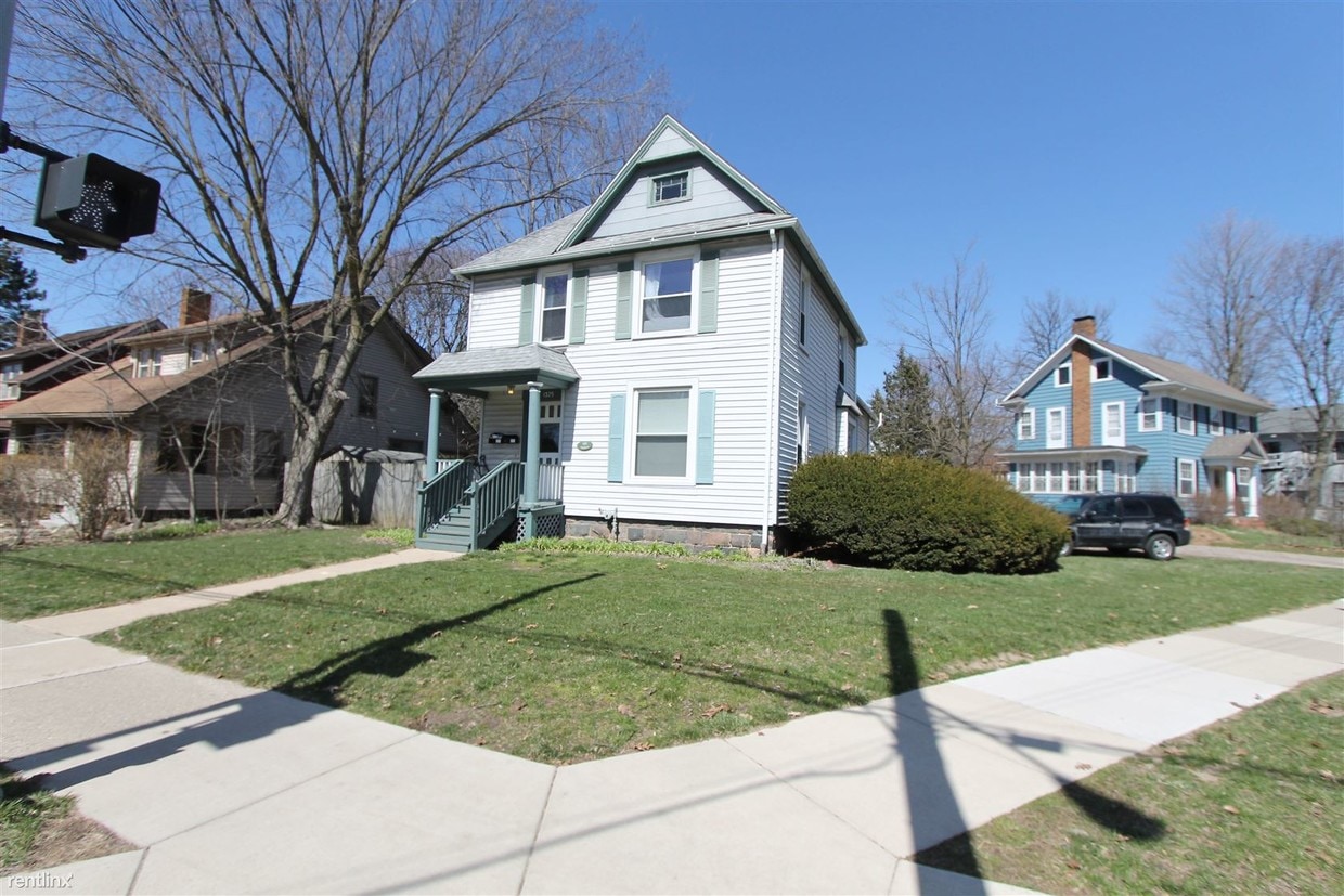 Primary Photo - 4 br, 1 bath Duplex - 1325 Packard St #2
