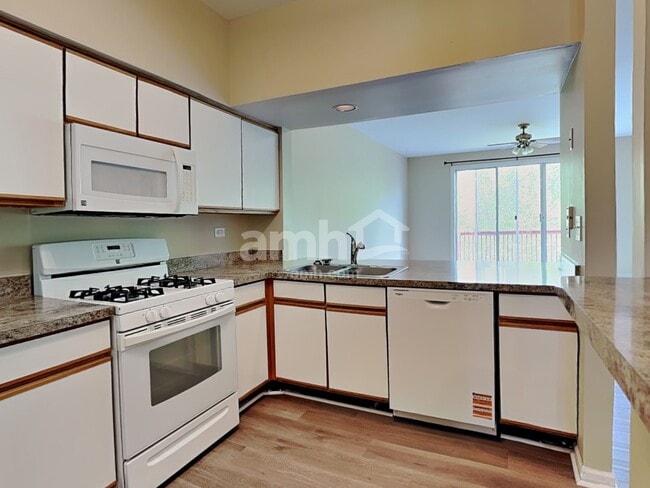 Building Photo - 1418 Grandview Ct