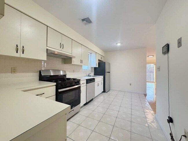 Foto del edificio - 4414 Liberty Ave