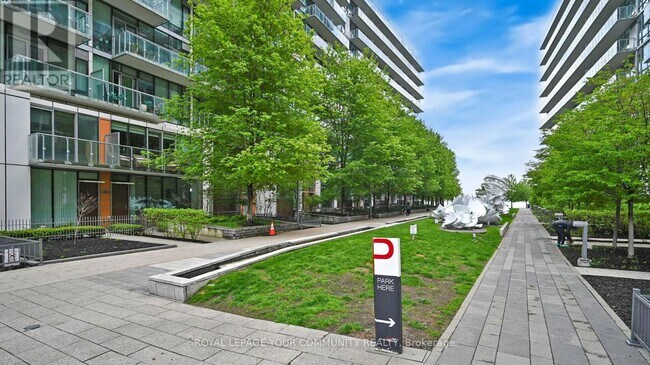 Building Photo - 39 Queens Quay E