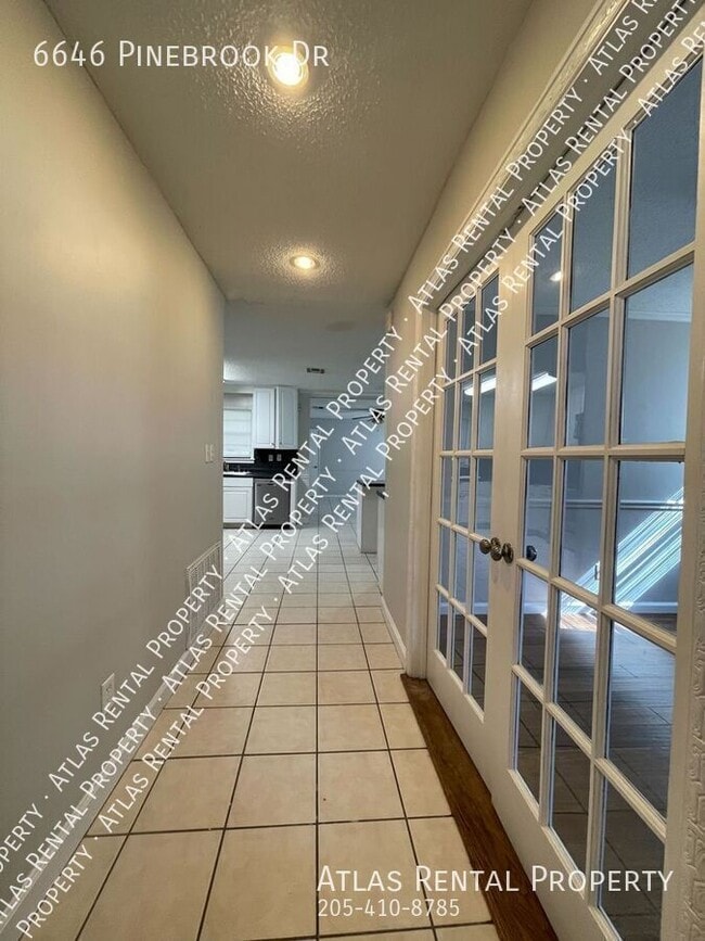 Foto del edificio - 6646 Pinebrook Dr