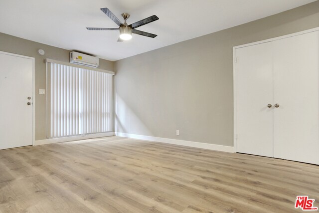 Spacious living room - 905 Fedora St