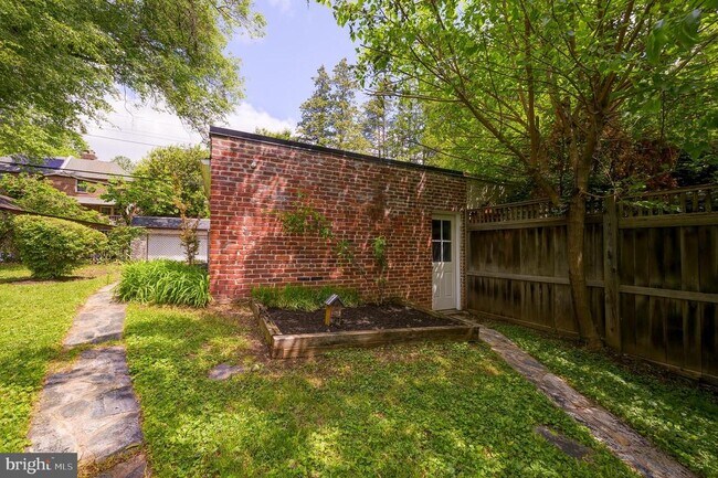 Building Photo - 3677 Upton St NW