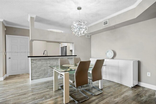 Foto del edificio - 17150 N Bay Rd