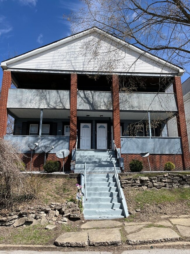 Building Photo - 1413 Wellesley Ave