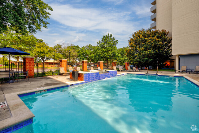 Piscina - Beacon303 at Olde Towne