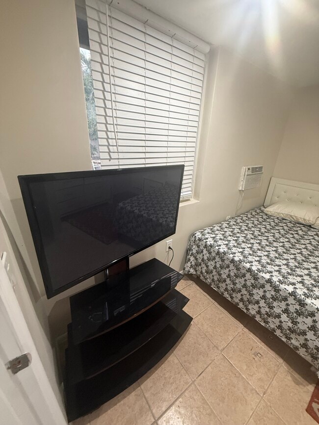 Building Photo - 7821 Hope St