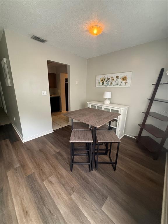 Foto del edificio - 1410 N Fern Creek Ave