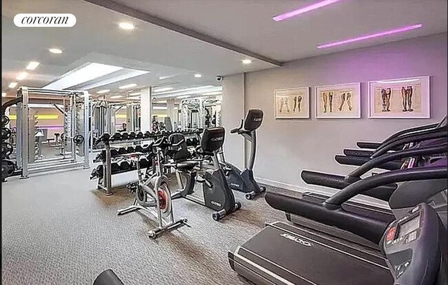 Foto del edificio - 306 W 48th St