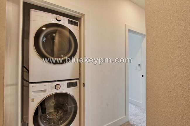 Foto del edificio - $2050! 2 Bed, 2.5 Bath Townhome in Arbor L...