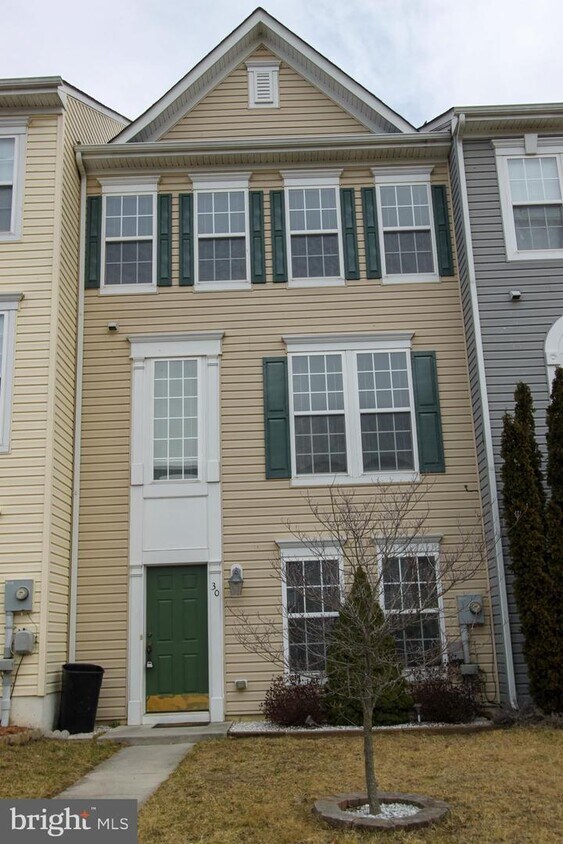 Primary Photo - 30 Scholarship Ln