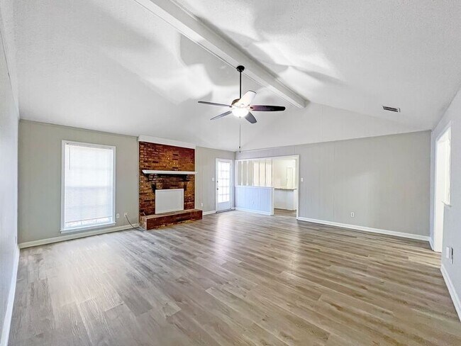 Foto del edificio - 7457 Greenbrook Pkwy