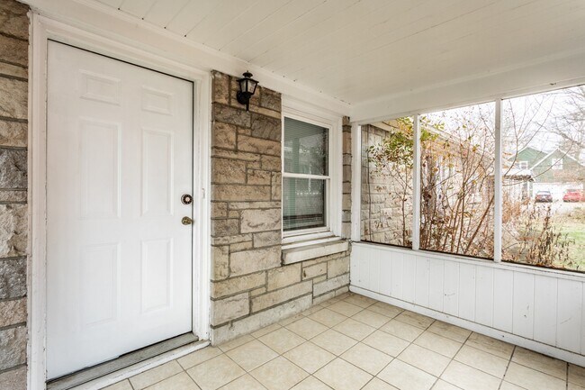 Foto del edificio - 6147 Broadway St