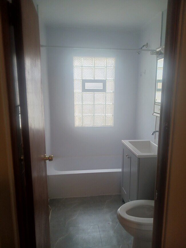 Foto del edificio - 297 Paxton Ave