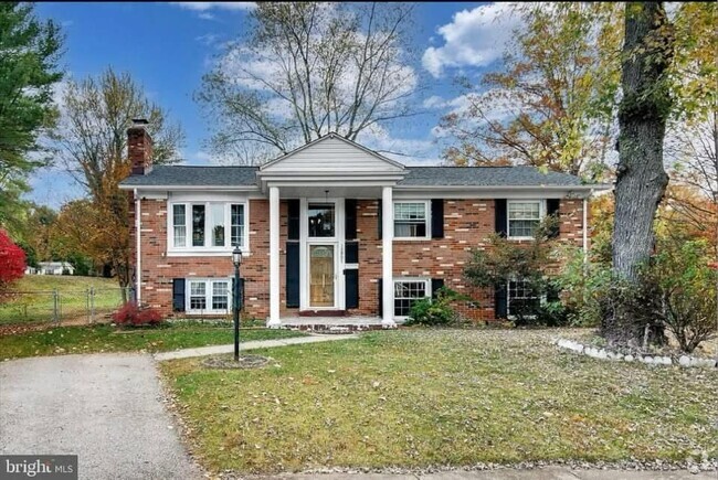 Building Photo - 13907 Grove Ct