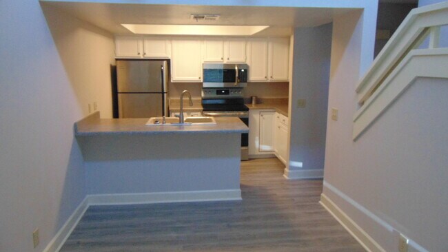 Building Photo - 2151 Resort Way N