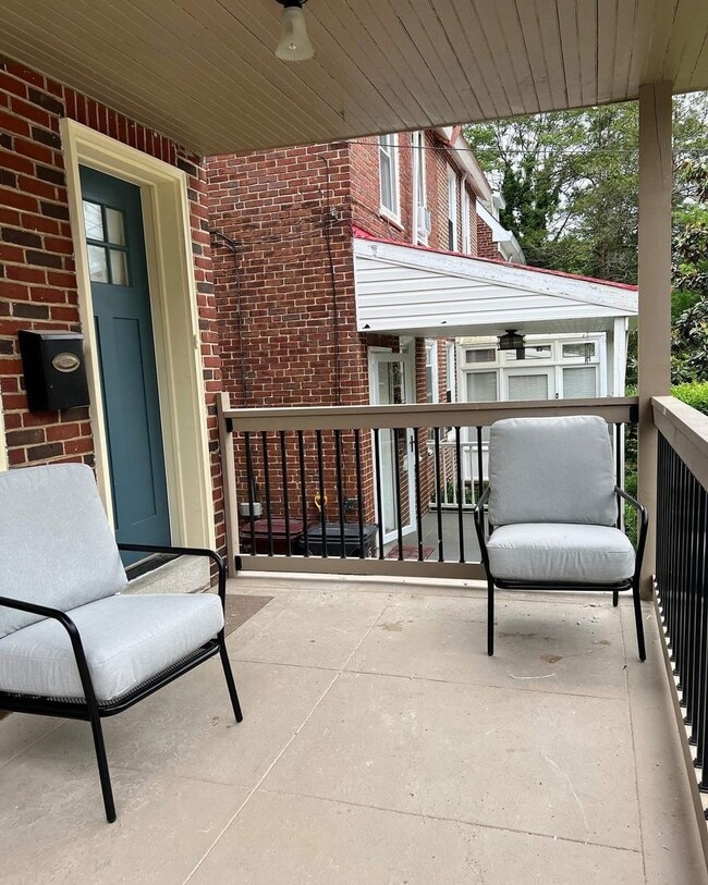 Building Photo - Beautiful Updated 3/1 Twin Home in a Great...