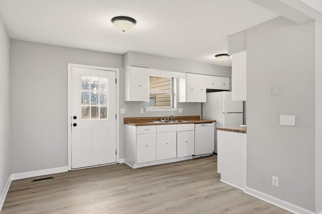 Photo - 90 Park St Townhome