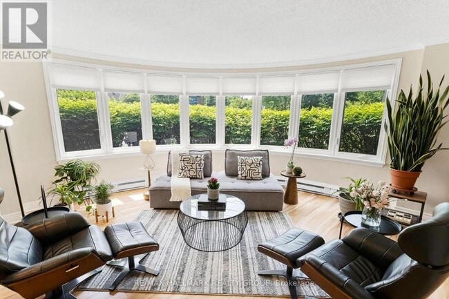 Building Photo - 969 N River Rd