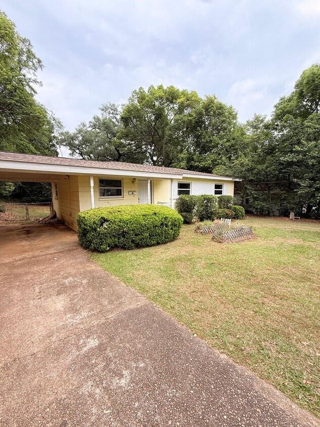 Photo - 1606 Airport Dr