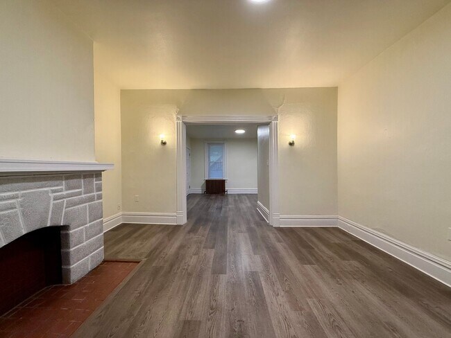 Building Photo - Now showing updated 4BR 1.5 bath house!