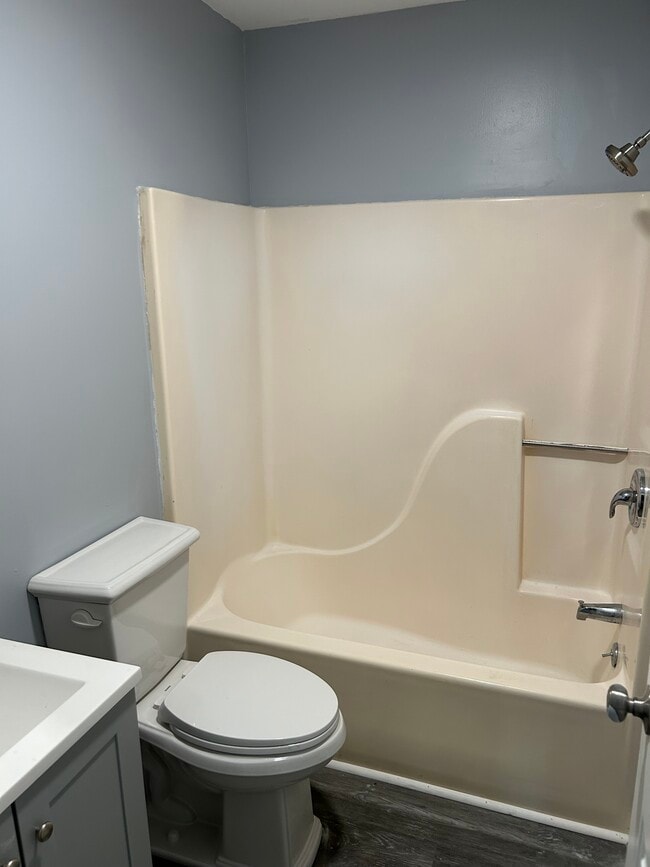 Bathroom - 11 Hawkins St