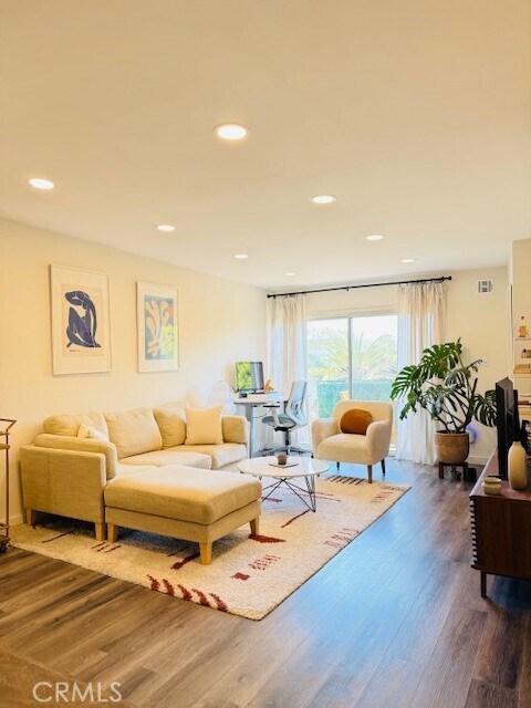 Foto del edificio - 8163 Redlands St